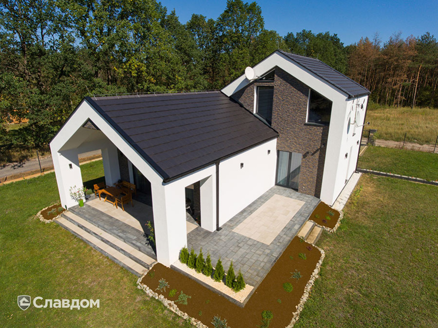 Частный дом с применением керамической черепицы Koramic Orea 9 grey engobe