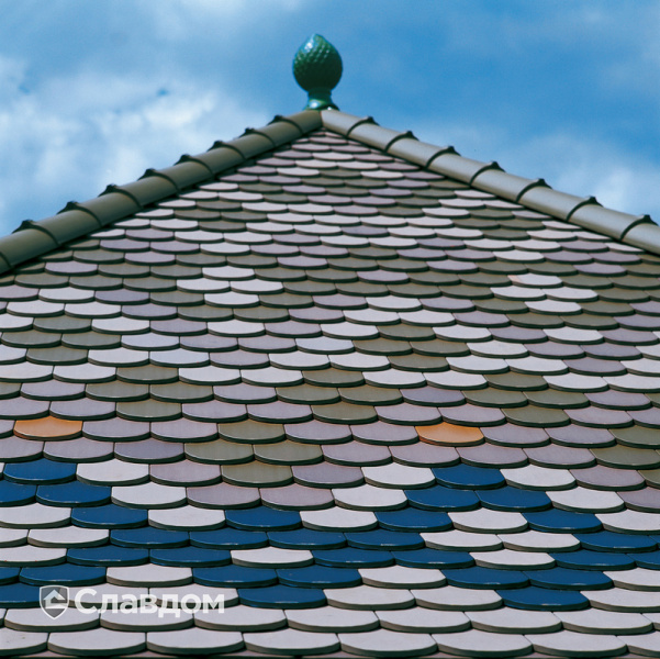Крыша с узором из черепицы Creaton Biber Klassik Schwarz Engobiert