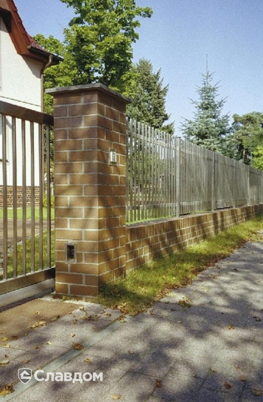 Забор с облицовкой кирпичом Terca Lausitz
