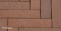 Территория частного дома с применением брусчатки Penter Baltic Klinker Pavers Nuance STT65