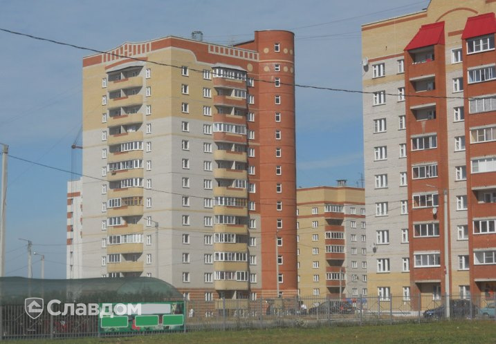 Многоэтажный жилой дом в г.Киров с облицовкой кирпичом КС-Керамик 1,4НФ Красный гладкий