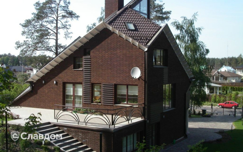 Частный дом в стиле модерн с применением кирпича Terca Terra шероховатый