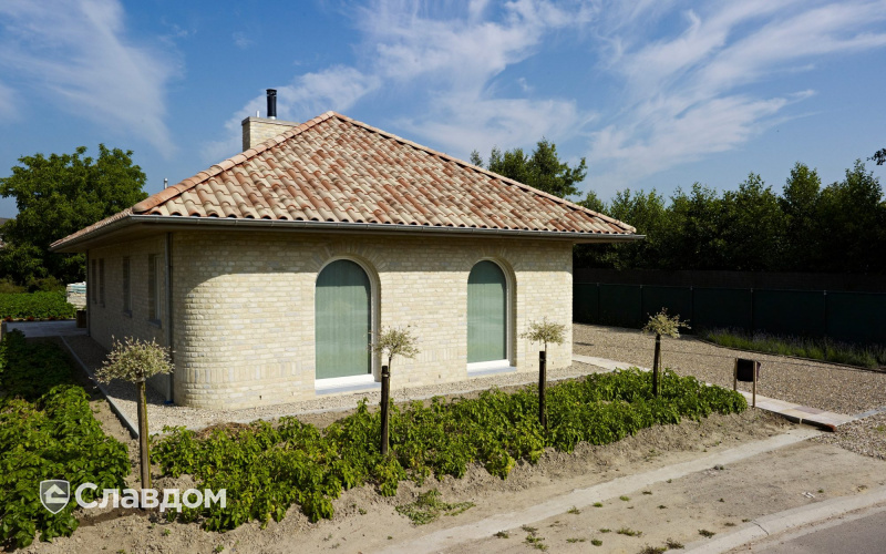 Частный дом с облицовкой кирпичом Terca Retro Lautrec в Ардуа