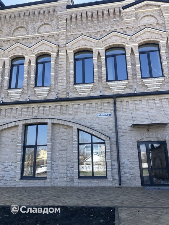 ТЦ в Краснодарском крае с облицовкой кирпичом Богандинский КЗ Лозьер