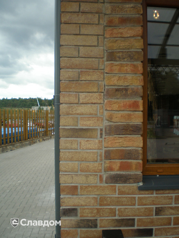Ресторан Karaliska Senoji Kibinine с облицовкой фасадной плиткой Stroeher Zeitlos 357 backstein
