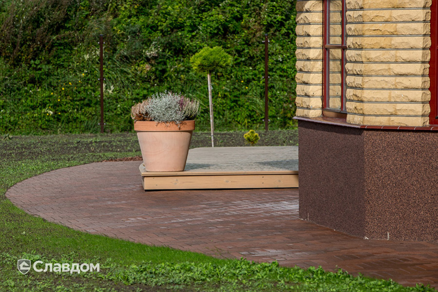 Территория частного дома с применением брусчатки Penter Baltic Klinker Pavers Nuance STT65
