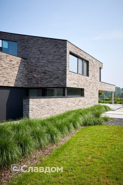 Частный дом в Хюльденберге с облицовкой кирпичом Terca Iluzo Grijs-zwart