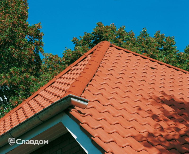 Крыша дома из черепицы Creaton Futura Natturot
