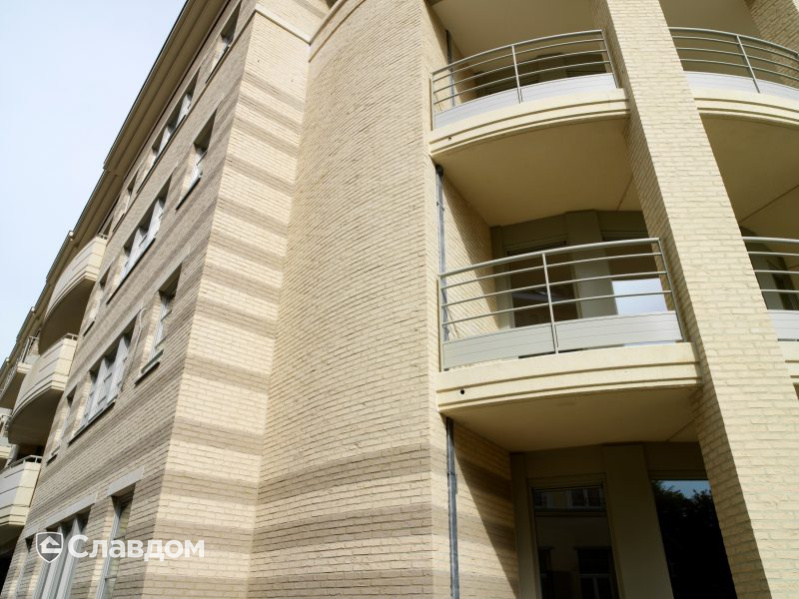 Жилой дом с облицовкой кирпичом Terca Branco