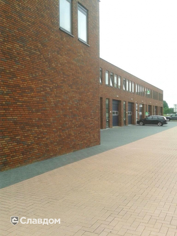 Производственное здание с облицовкой кирпичом Terca Aarderood Gereduceerd Fantasy