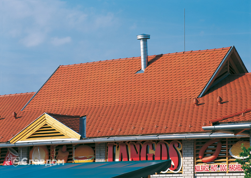 Здание ресторана с крышей из черепицы Creaton Biber Klassik Naturrot