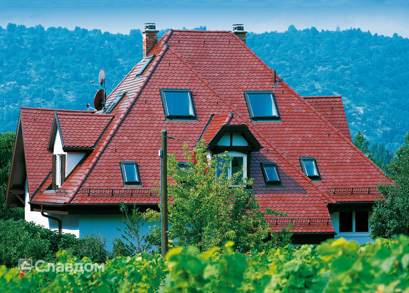 Дом в горах с крышей из черепицы Creaton Biber Klassik Rot Glasiert