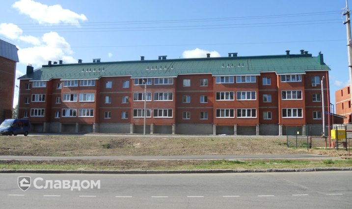 Трехэтажный жилой дом в г. Сыктывкар с облицовкой кирпичом КС-Керамик 1НФ Красный гладкий