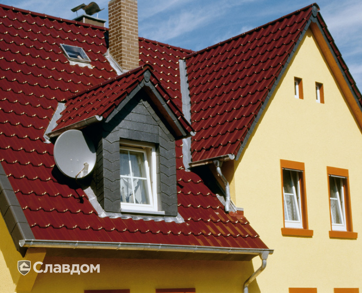 Жилой дом с крышей из черепицы Creaton Futura Weinrot Glasiert