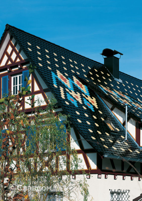 Крыша с узором из черепицы Creaton Biber Klassik Schwarz Glasiert