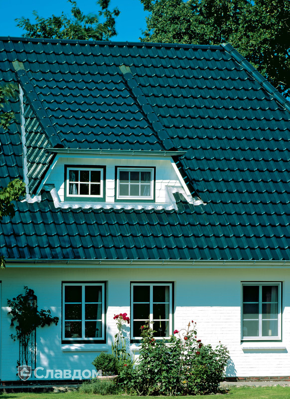 Одноэтажный дом с крышей из черепицы Creaton Futura NOBLESSE Dunkelgrun Glasiert