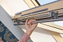 Деревянное мансардное окно VELUX WoodLine Дизайн модель GLL 1061 с верхней ручкой двухкамерным стеклопакетом