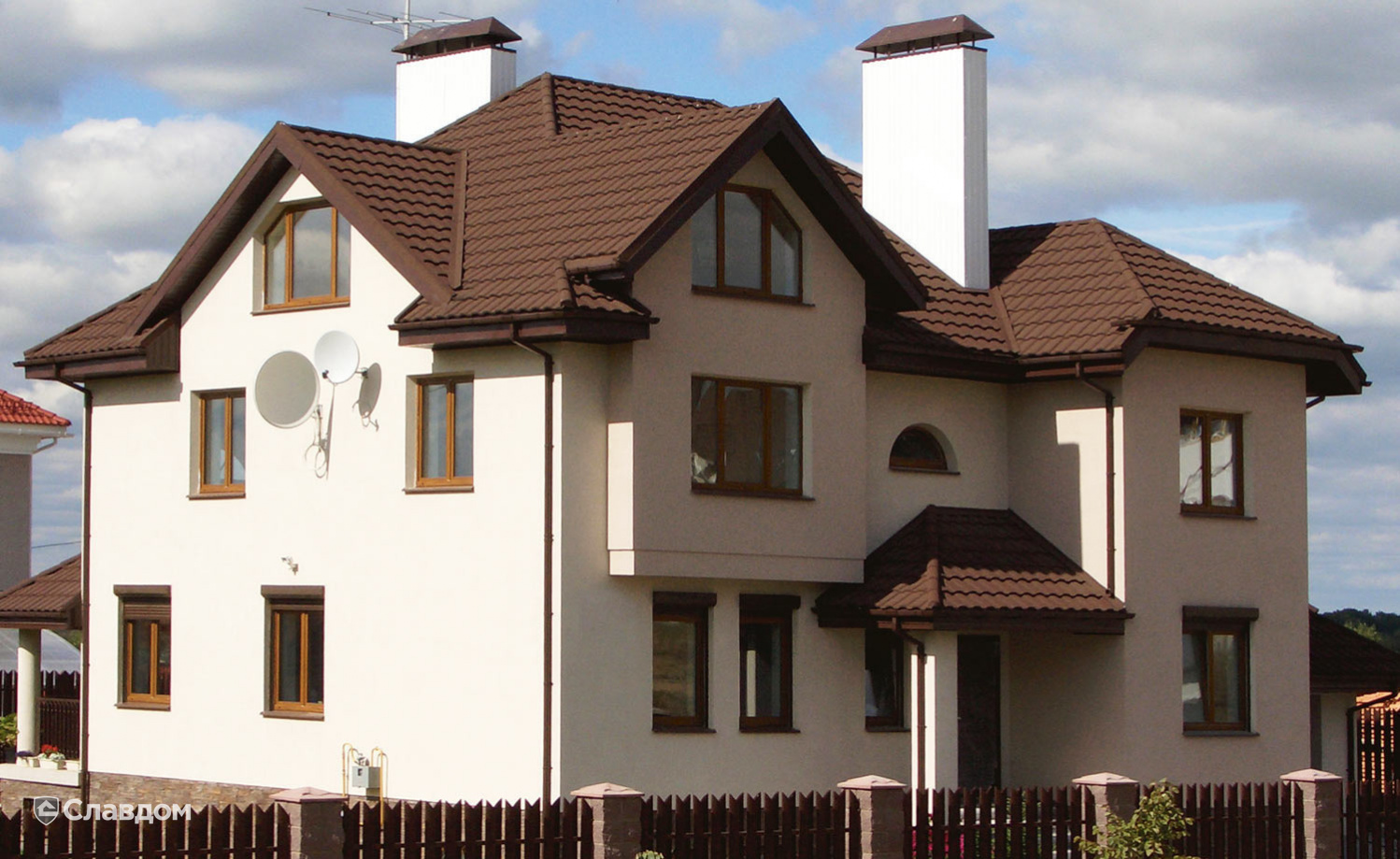 сочетание коричневой крыши с фасадом дома фото