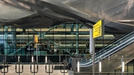 Международный аэропорт с использованием плитки Atlas Concorde Landstone Gold