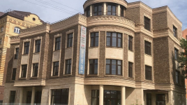 Бизнес-центр в Тобольске с облицовкой кирпичами Богандинский КЗ Крюйс и Вейсбах
